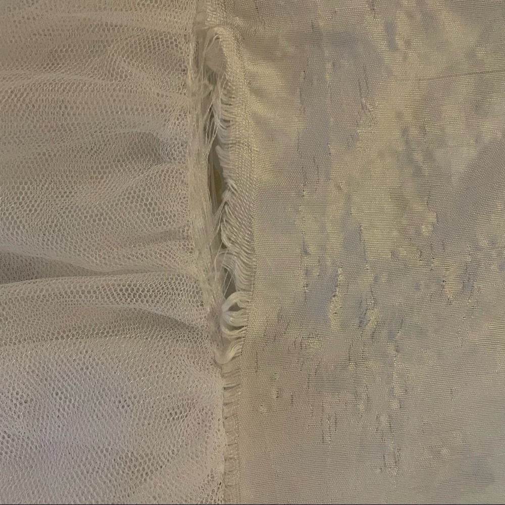 Tadpoles, White, Triple Layer, Tulle Bedskirt. (Full size bed). 16-1/2” drop - Picture 6 of 8